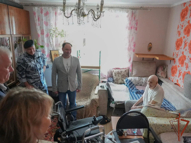 Столичные росгвардейцы навестили ветерана Великой Отечественной войны
