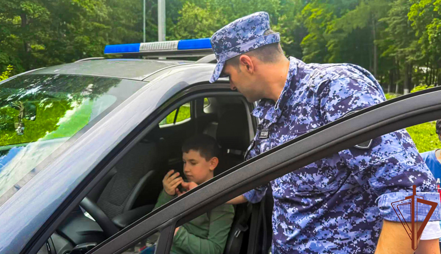 В Центральной России при участии росгвардейцев прошли тематические мероприятия для отдыхающих школьников