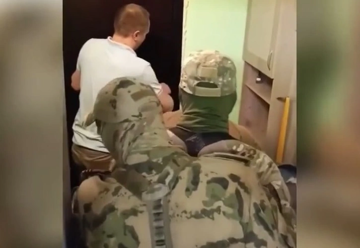 При содействии Росгвардии в Прикамье пресечена деятельность по изготовлению и распространению порнографических материалов (видео)