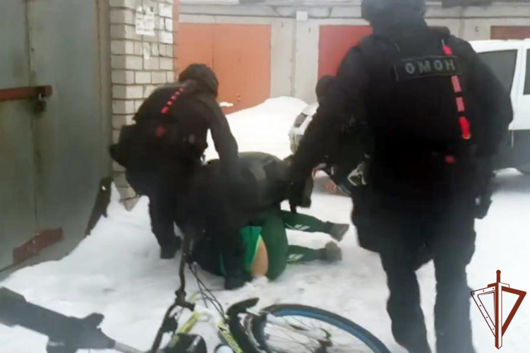 В Архангельской области при содействии ОМОН Росгвардии задержан подозреваемый в незаконном хранении наркотических средств