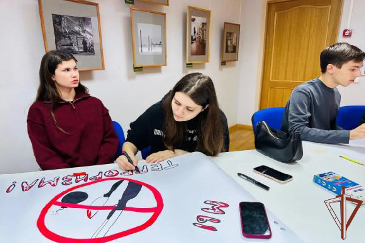 В Тамбове офицер Росгвардии провела круглый стол со студентами в рамках просветительского цикла