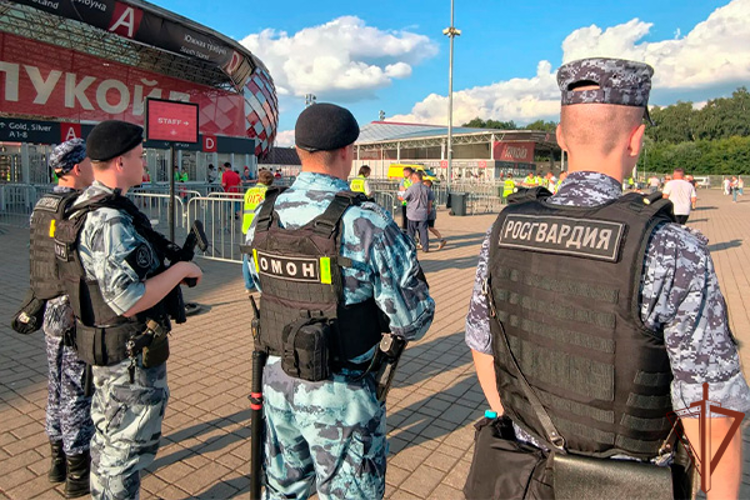 Охрану общественного порядка и безопасность на футбольном матче в Москве обеспечила Росгвардия (видео)