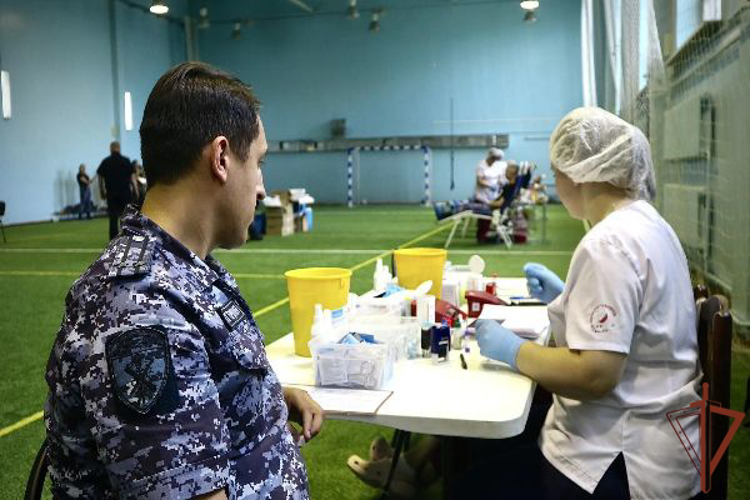 Сотрудники Росгвардии приняли участие в донорской акции «От сердца к сердцу» в Подмосковье (видео)