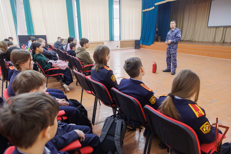 В регионах Сибири прошёл комплекс мероприятий в преддверии 10-летия Росгвардии и 215-летия войск правопорядка
