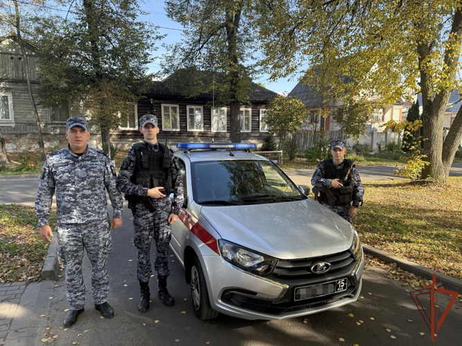Росгвардейцы спасли трех человек, отравившихся угарным газом в Брянской области