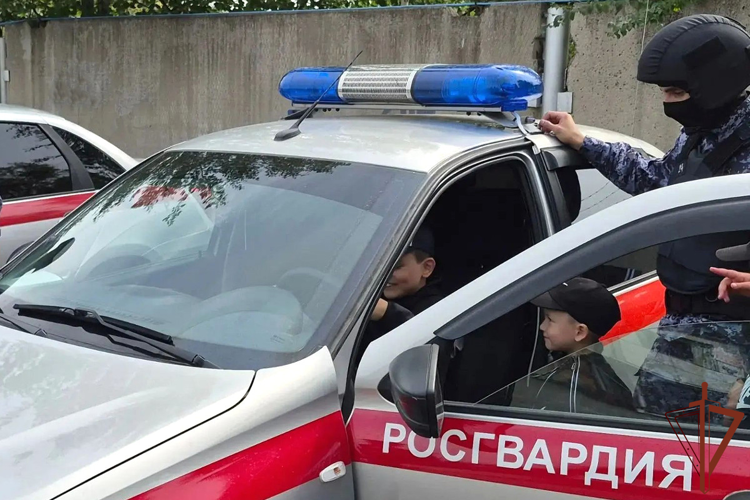 «Каникулы с Росгвардией» продолжают знакомить юных жителей Урала с войсками правопорядка
