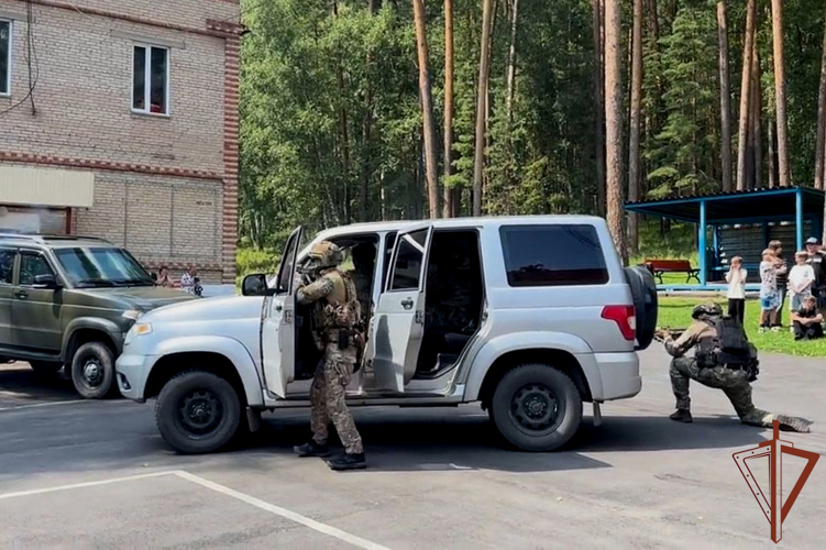 «Каникулы с Росгвардией» продолжают знакомить юных жителей Урала с войсками правопорядка