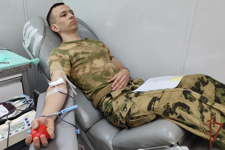 Росгвардейцы приняли участие в донорской акции «От сердца к сердцу» в Брянске