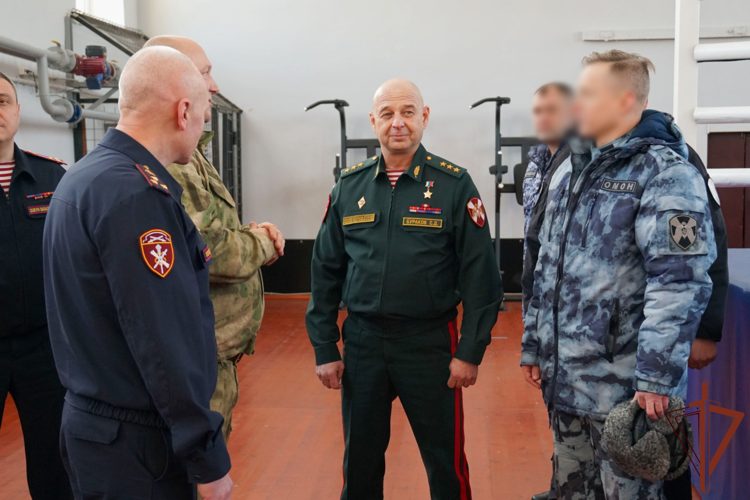 Командующий Северо-Западным округом представил личному составу начальника Управления Росгвардии по Псковской области