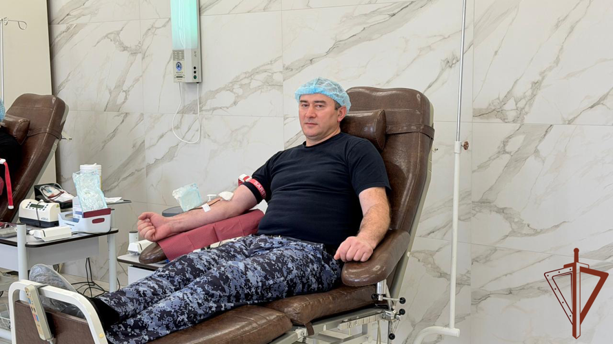 В Кабардино-Балкарии росгвардейцы поддержали ведомственную акцию «От сердца к сердцу»