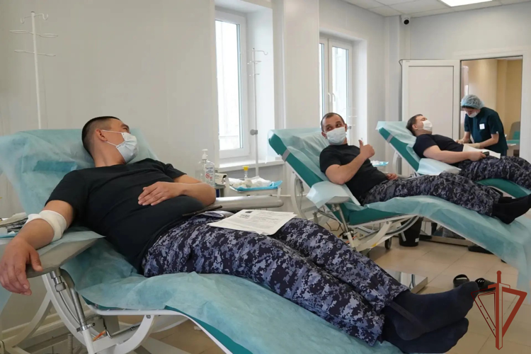 В Саратове росгвардейцы поддержали всероссийскую донорскую акцию «От сердца к сердцу» (видео)