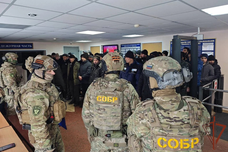 При содействии спецназа Росгвардии в Новосибирской области прошли рейды в сфере миграции