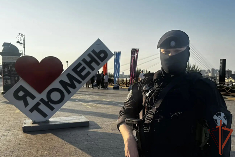 Росгвардия продолжает обеспечивать безопасность торжественных, культурных и спортивных мероприятий в Уральском федеральном округе