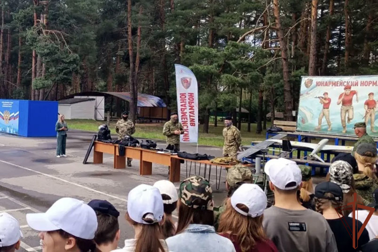 Росгвардейцы проводят летние патриотические мероприятия для школьников в Центральной России