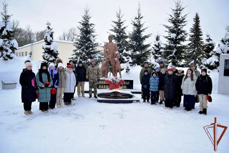 В Нижегородской области юнармейцы посетили воинскую часть Росгвардии