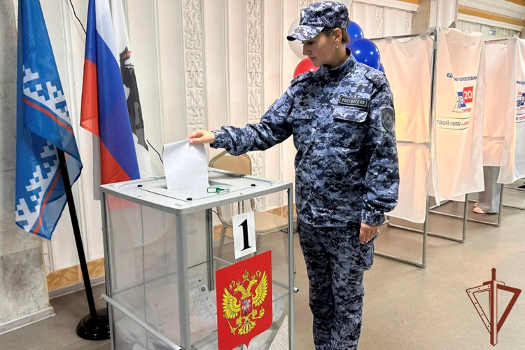 Уральский округ Росгвардии принимает участие в Едином дне голосования (видео)
