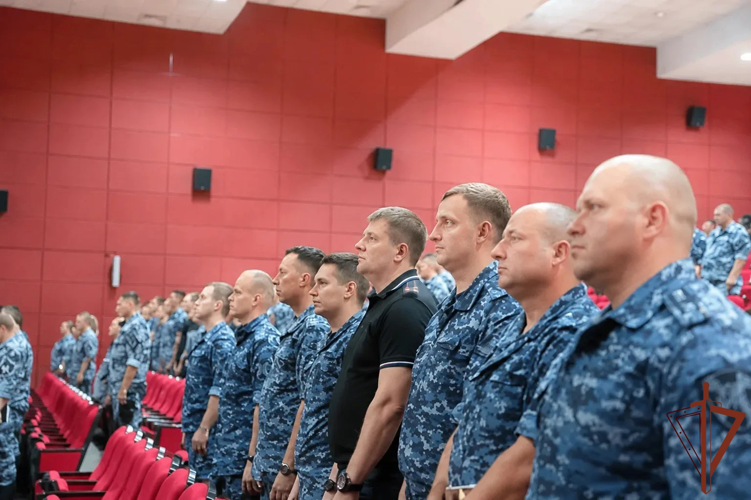 Сотрудники столичного главка Росгвардии присоединились к Всероссийской минуте молчания