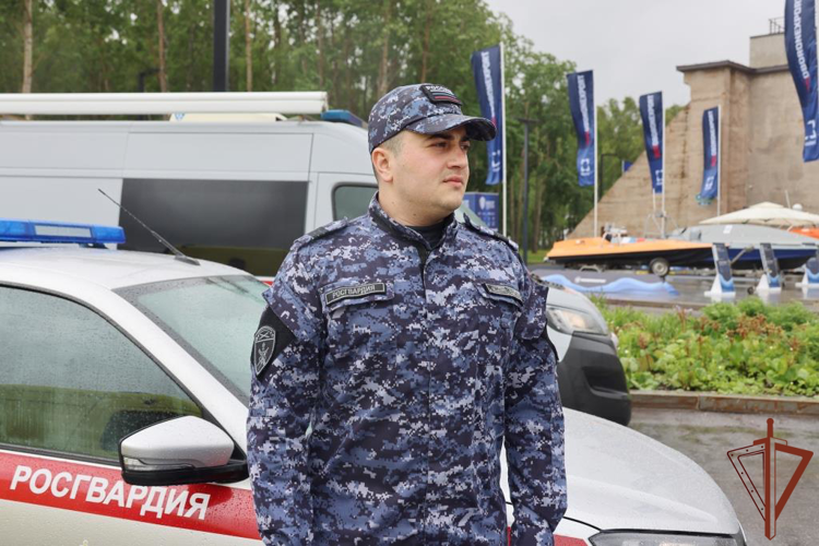 В Санкт-Петербурге росгвардейцы приняли участие в обеспечении правопорядка и безопасности при проведении военно-морского салона «Флот-2026»