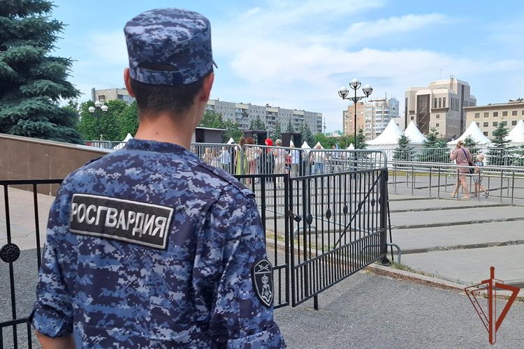 Росгвардейцы обеспечили безопасность масштабных общественно-политических, культурных и религиозных мероприятий на Урале