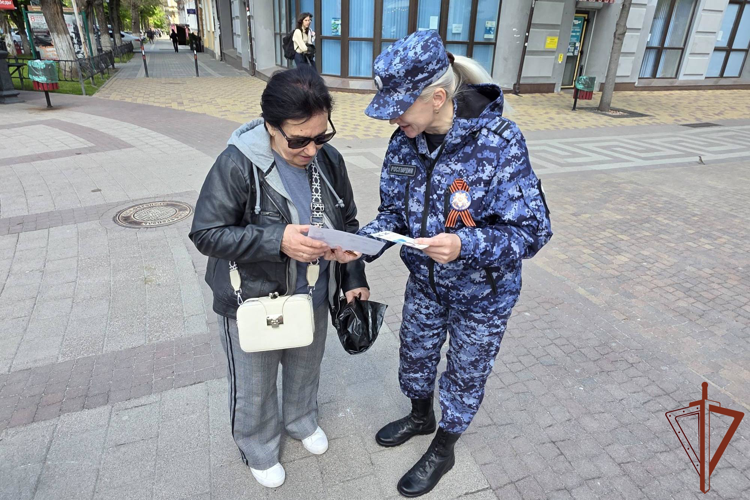 Росгвардейцы поддержали акцию «Георгиевская лента»в городах-героях Крыма