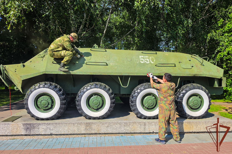 Росгвардейцы отреставрировали выставочную военную технику в Центральном парке Йошкар-Олы