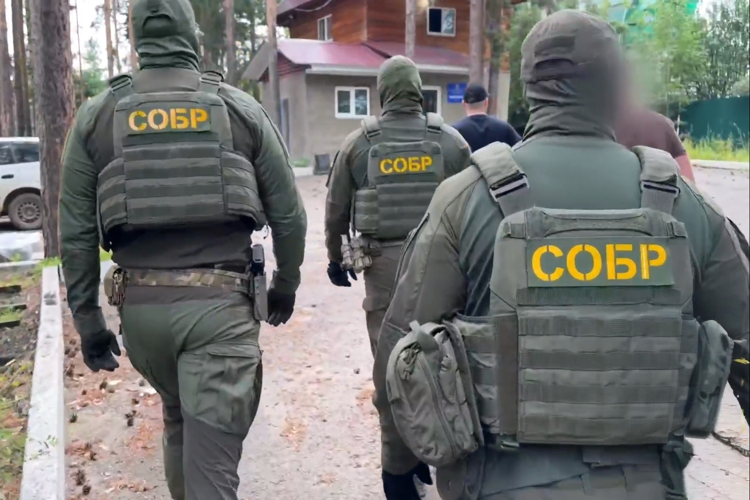 При силовой поддержке СОБР Росгвардии в Иркутской области повели рейды по соблюдению миграционного законодательства (видео)