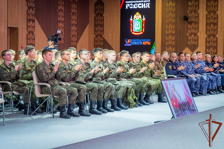 В Югре представили юбилейное издание к 10-летию регионального управления Росгвардии