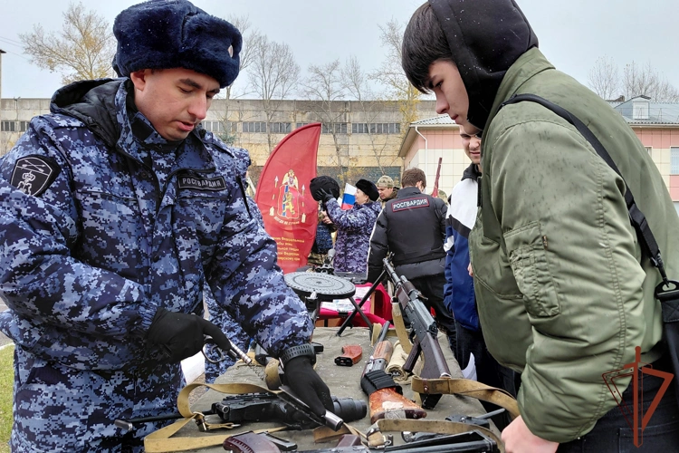 Мероприятия по военно-патриотическому воспитанию молодёжи провели росгвардейцы в Сибири