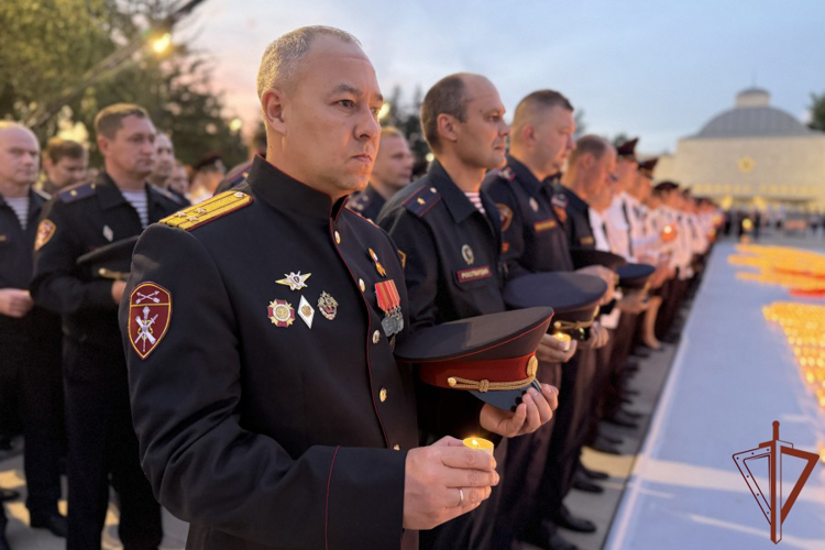 Военнослужащие и сотрудники Сибирского ордена Жукова округа Росгвардии стали участниками торжественных и памятных мероприятий, посвящённых Дню памяти и скорби