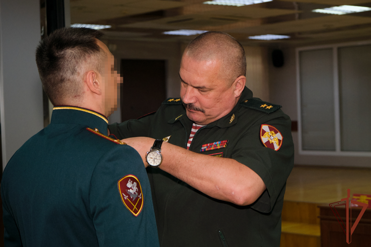 Военнослужащие и сотрудники Уральского округа Росгвардии удостоены государственных наград