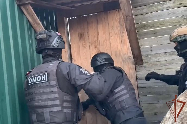 Подозреваемый в незаконном обороте наркотиков задержан при содействии спецназа Росгвардии в Нижнем Новгороде (видео)