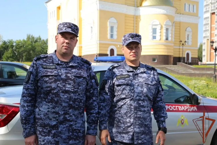 В Мордовии росгвардейцы помогли вернуть домой потерявшегося ребенка (видео)