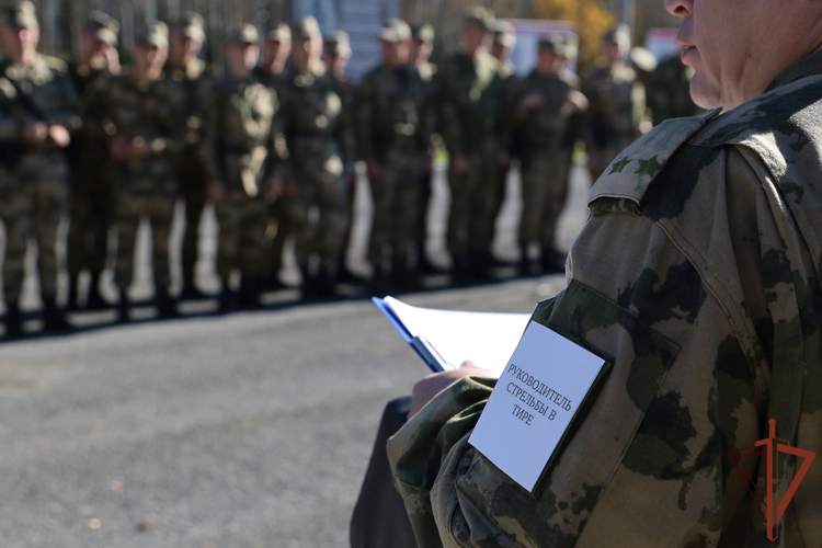 В Уральском округе Росгвардии завершился учебно-методический сбор с выпускниками военных вузов (видео)
