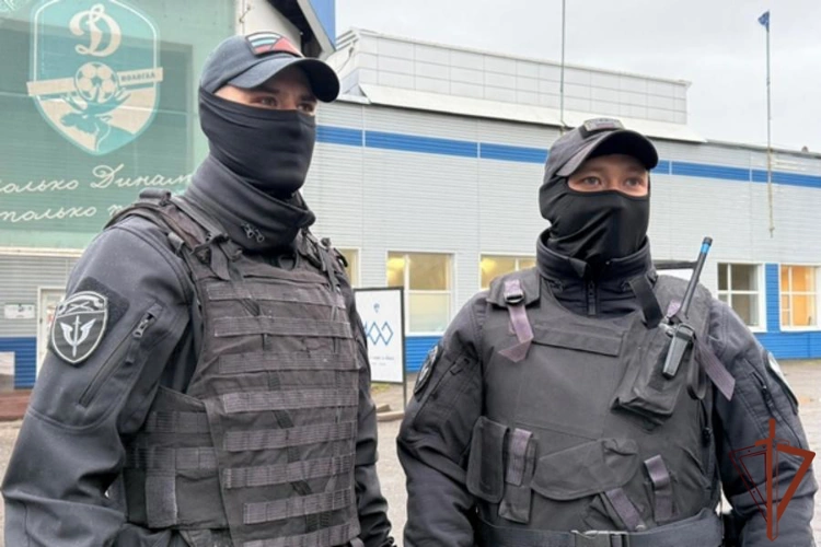 Росгвардейцы обеспечили безопасность футбольного матча в Вологде