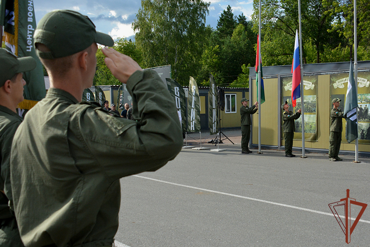 «Время юных героев» в Тюмени стартовало при участии росгвардейцев