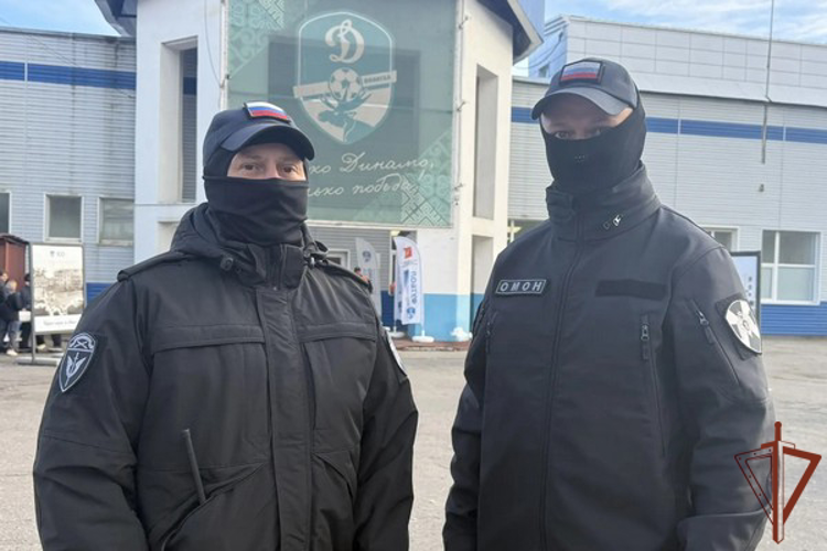 В Вологодской области росгвардейцы обеспечили безопасность хоккейного и футбольного матчей