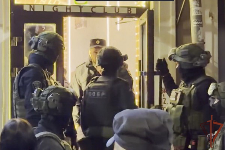 В Вологде при силовой поддержке сотрудников СОБР Росгвардии прошли рейды по увеселительным заведениям (видео)