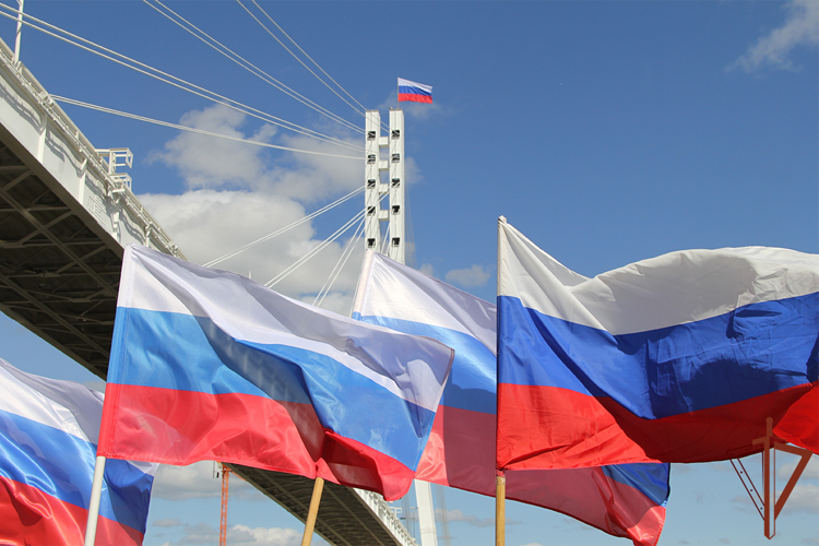 Росгвардия приняла участие в праздновании Дня Государственного флага России в регионах Урала (видео)
