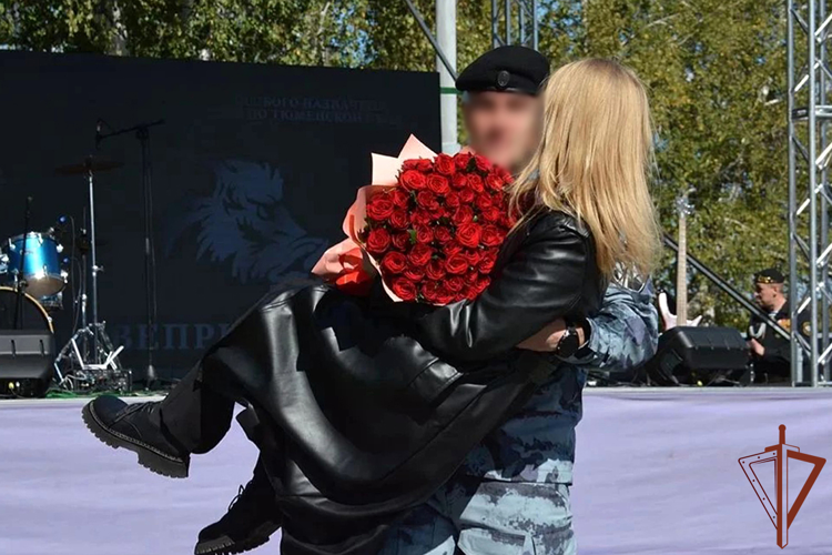 В Тюмени ОМОН Росгвардии соединил влюбленные сердца