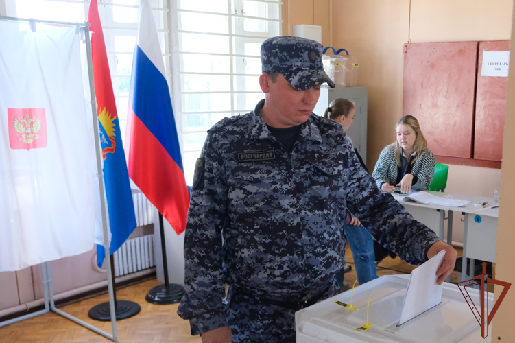Росгвардейцы Центрального округа участвуют в Едином дне голосования