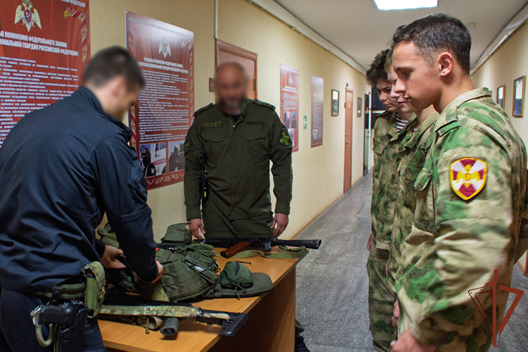 Сотрудники СОБР в Уральском округе Росгвардии отметили свой профессиональный праздник
