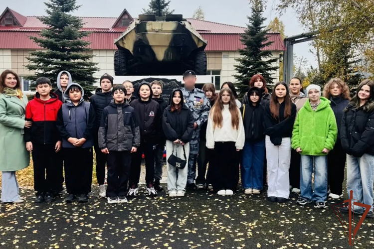 В Тюменской области и ХМАО — Югре росгвардейцы провели комплекс профилактических и агитационных мероприятий для молодежи
