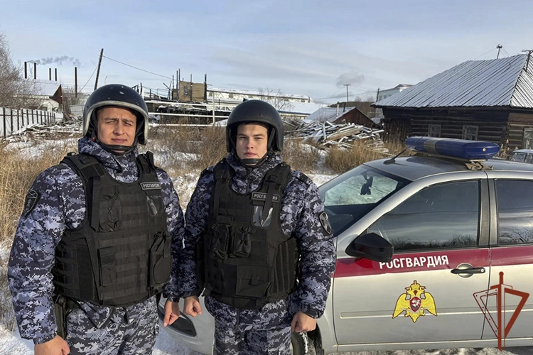 В Якутии при участии Росгвардии ликвидировано возгорание частного дома и эвакуированы пострадавшие