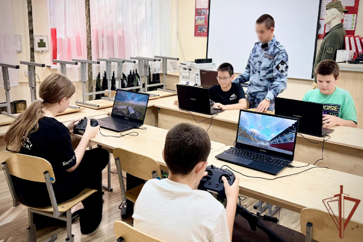 Представители Росгвардии проводят познавательные встречи с подрастающим поколением в СКФО