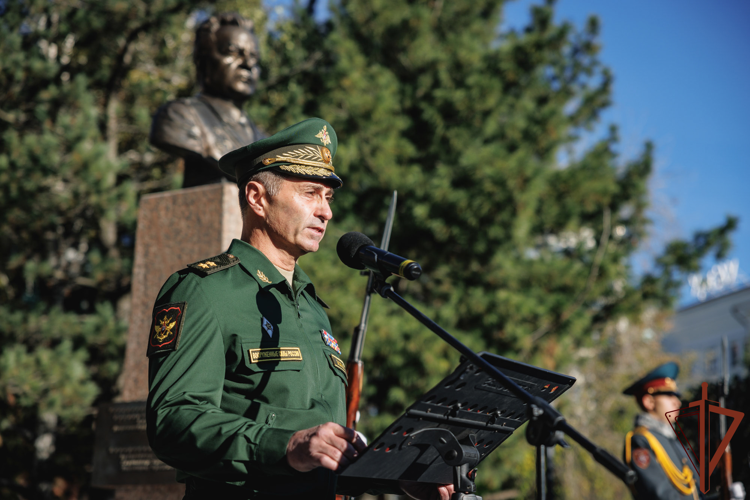 В Екатеринбурге открыт памятник легендарному начальнику военной контрразведки генерал-лейтенанту Ивану Устинову