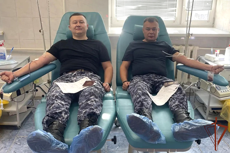 Дар сердца передали росгвардейцы медицинским учреждениям Южного Урала и Югры