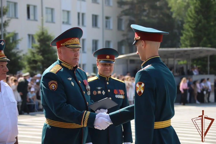 В Новосибирском военном институте Росгвардии состоялся 50-й юбилейный выпуск офицеров