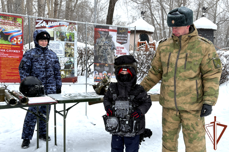 В рамках «Недели мужества» росгвардейцы провели патриотические и профориентационные мероприятия на Урале