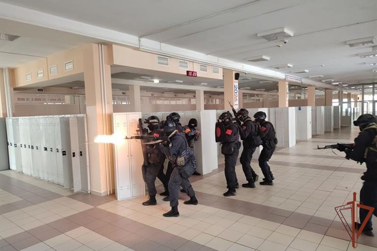В Сибири при участии Росгвардии прошли учения и проверки по обеспечению безопасности образовательных учреждений