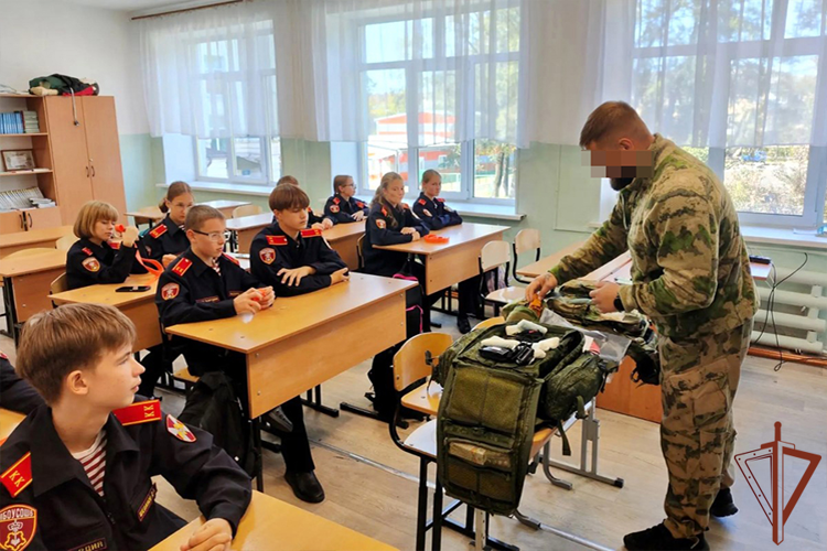 На Дальнем Востоке Росгвардия провела военно-патриотические мероприятия со школьниками